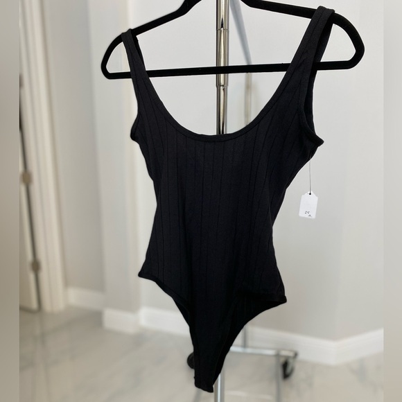 Black sleeveless bodysuit ribbed size small - Picture 4 of 10